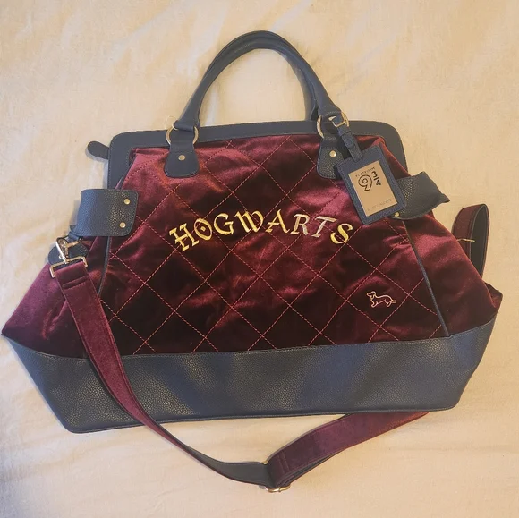 Peter Alexander Hogwarts Weekender Bag - Picture 1 of 7